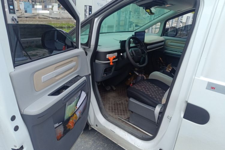 Used SAIC MAXUS Dana V1 2025 V1+ Short Wheelbase Low-Roof Cargo Version (42 kWh)