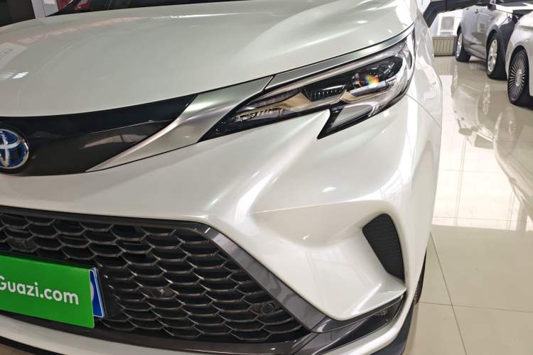 Used Toyota Granvia 2022 2.5L Hybrid Premium Edition