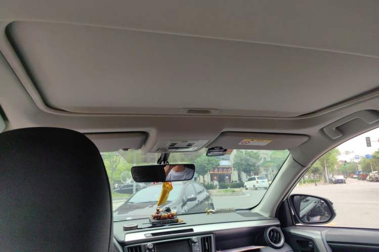 Used Toyota RAV4 2019 2.0L CVT Two-Wheel Drive Fashion X Limited Edition China VI Standard Headliner