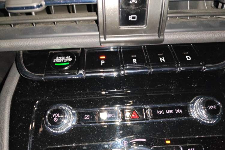 Used Lincoln Corsair 2022 2.0T Two-Wheel Drive Deluxe Edition Gear Lever