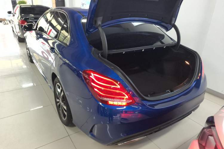 Used Mercedes-Benz C-Class 2017 Restyled C 200 Sport Edition Exterior 2