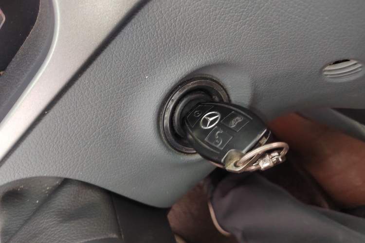 Used Mercedes-Benz Vito 2011 2.5L 7-seater executive version Vehicle Key