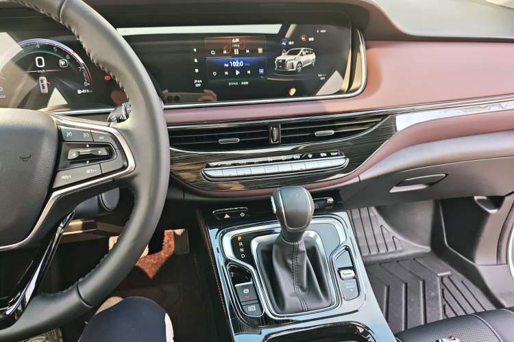 Used GAC Trumpchi M6 2023 PRO 270T DCT Luxury Edition Audio And AC Panel