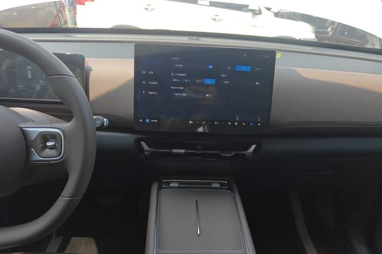 Used Wuling Xingguang 560 New Energy 2026 Model, Pure Electric, 500 km, Luxury Version Audio And AC Panel