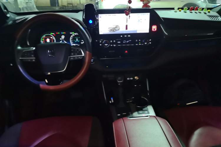 Used Toyota Crown Kluger 2024 2.5L HEV Four-Wheel Drive Flagship Edition Center Console