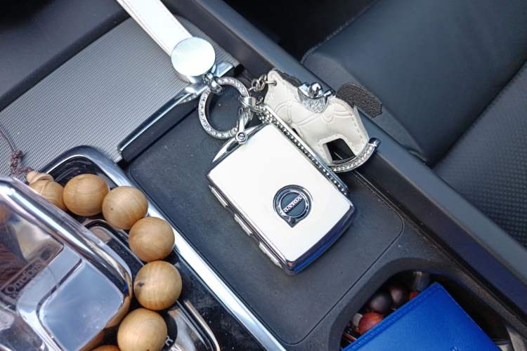 Used Volvo XC60 New Energy 2024 T8 Plug-in Hybrid Long-Range All-Wheel Drive Zhiyuan Polar Night Edition
