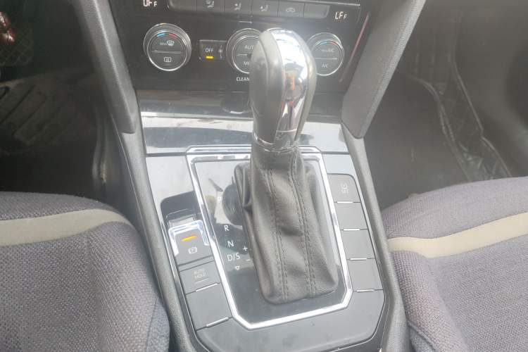 Used Volkswagen Lamando 2015 280TSI DSG Comfort Edition Gear Lever