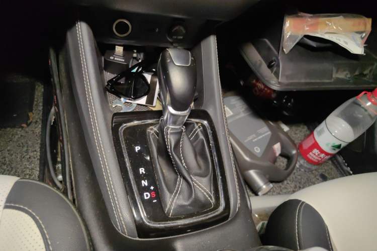 Used CHANGAN OSHAN A800 2017 1.5T Automatic ZhiZun Model Gear Lever