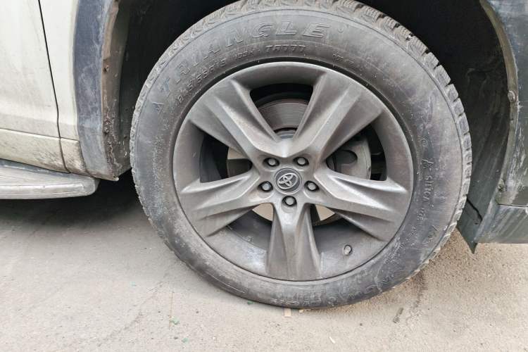 Used Toyota Highlander 2018 2.0T Four-Wheel Drive Luxury Edition 7 Seats China V Emission Standard