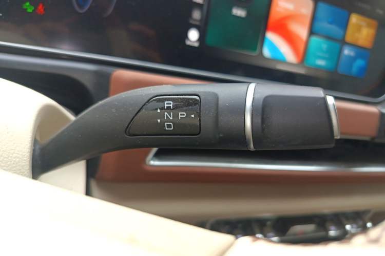 Used ORA Good Cat 2023 401 km Standard Range Luxury Version Lithium Iron Phosphate