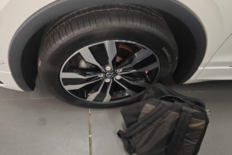 Used Volkswagen Tiguan L 2023 Restyled 330TSI Automatic Two-Wheel Drive R-Line Enhanced Comfort Version