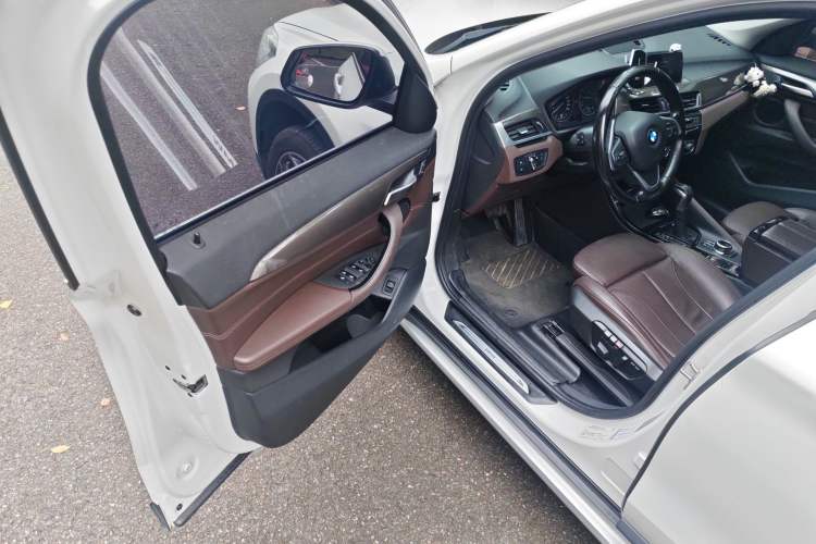 Used BMW X1 2018 xDrive20Li Luxury Edition Driver Seat