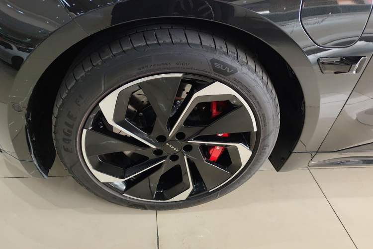 Used Zeekr 001 2022 Long-Range Dual-Motor WE Edition Left Front Wheel Hub