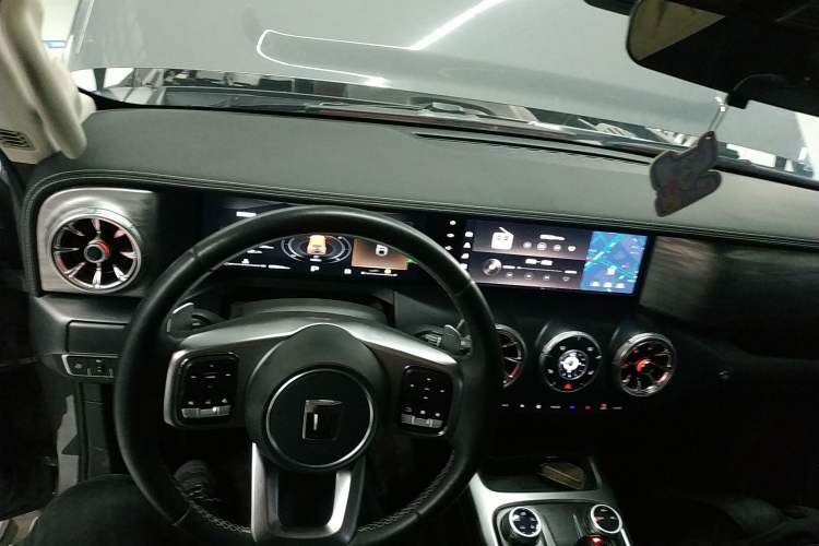 Used Tank 300 2023 Off-Road Edition 2.0T Conqueror Center Console