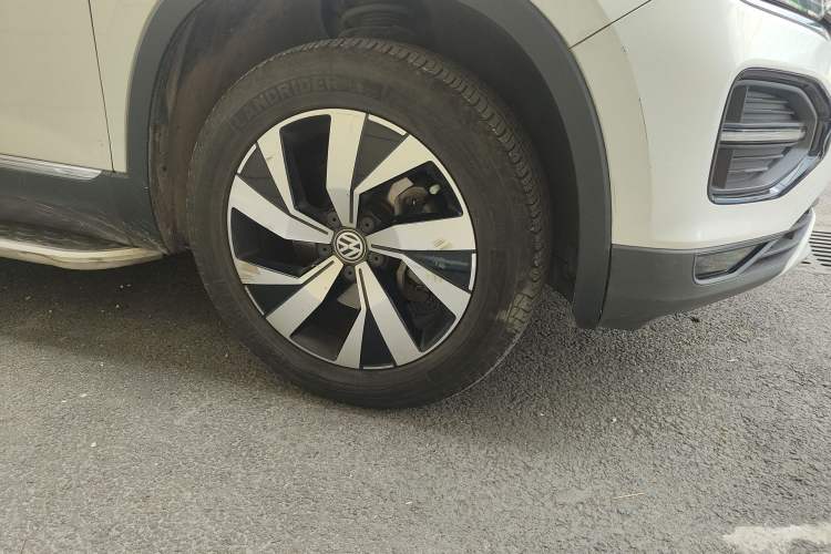 Used Volkswagen Tayron 2019 330TSI Two-Wheel Drive Luxury Model China VI Standard Right Front Wheel Hub
