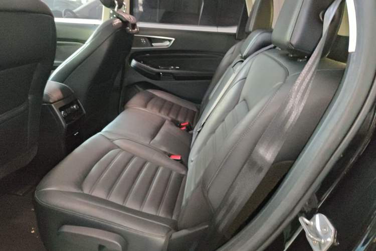 Used Ford Edge 2015 2.0T GTDi Two-Wheel-Drive High-Line Version Left Rear Seat