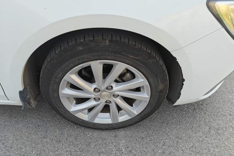 Used Buick Verano 2017 Sedan 15S Automatic Entry Model Right Front Wheel Hub