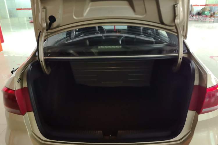 Used Volkswagen Santana 2015 1.6L Automatic Comfort Edition
