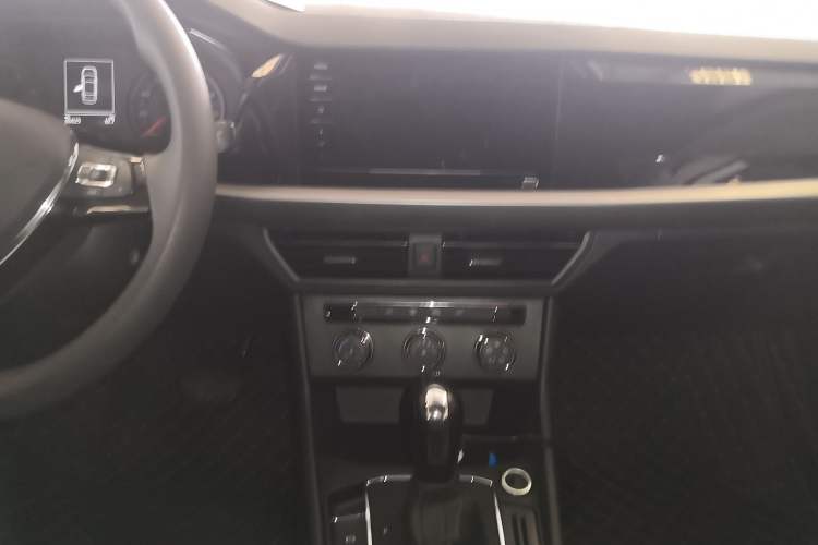 Used Volkswagen Lavida 2021 280TSI DSG Comfort Edition Audio And AC Panel