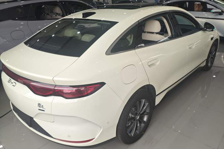 Used BYD Qin L 2025 EV 545KM Beyond Version Rear Right 45 Deg