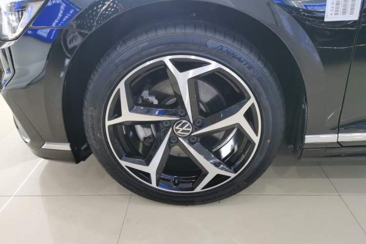 Used Volkswagen Magotan 2023 2 Million Units Limited Edition 330TSI DSG Leading Version
