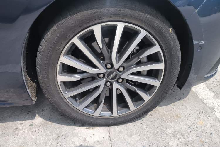 Used Lincoln Continental 2017 2.0T Two-Wheel Drive Prestige Edition Right Front Wheel Hub
