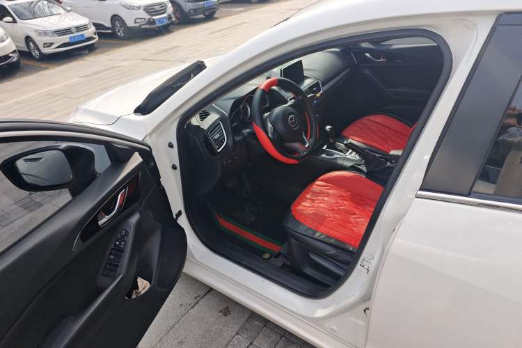 Used Mazda Mazda 3 Axela 2014 Sedan 1.5L Automatic Luxury Model