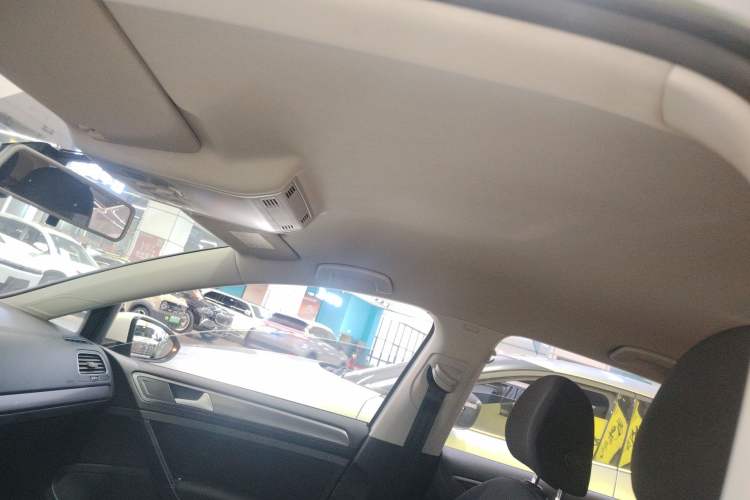 Used Volkswagen Golf 2016 1.6L Automatic Fashion Model
