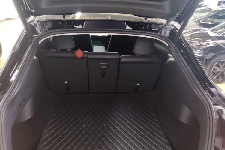 Used Tesla Model Y 2023 Long-Range All-Wheel-Drive Version