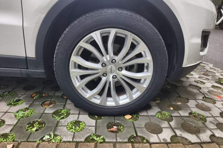 Used Land X7 2016 2.0T Panoramic Prestige Edition Right Front Wheel Hub