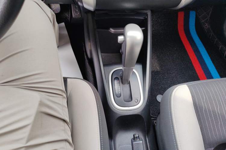 Used Venucia R50X 2015 1.6L Automatic Luxury Edition
