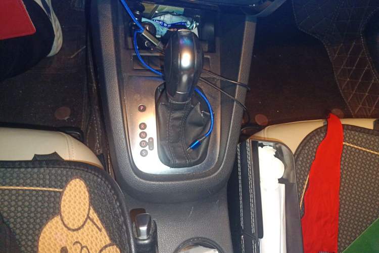 Used Volkswagen Sagitar 2014 1.6L Automatic Comfort Model Gear Lever