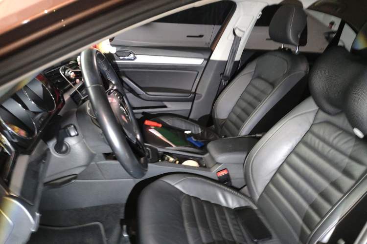 Used Volkswagen Lamando 2017 280TSI DSG Comfort Edition Left Front Seat