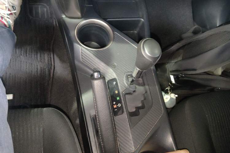 Used Toyota RAV4 2015 2.0L CVT Two-Wheel Drive Fashion Edition Gear Lever