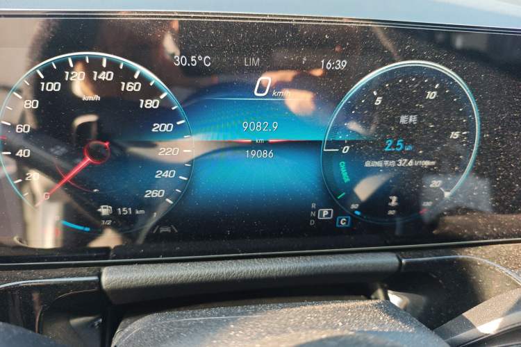 Used Mercedes-Benz GLA 2022 GLA 220 Odometer Close Up