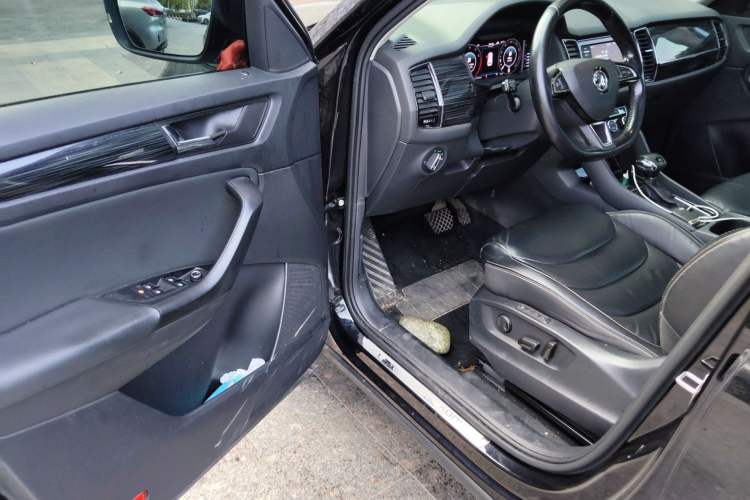 Used Skoda Kodiaq 2019 Facelifted TSI330 7-Seater Two-Wheel-Drive Luxury Enjoyment Edition China VI Standard Driver Seat