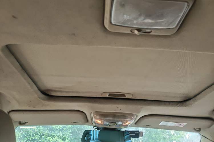 Used Haval H5 Classic 2010 European-style 2.0L Two-Wheel Drive Model with Sunroof