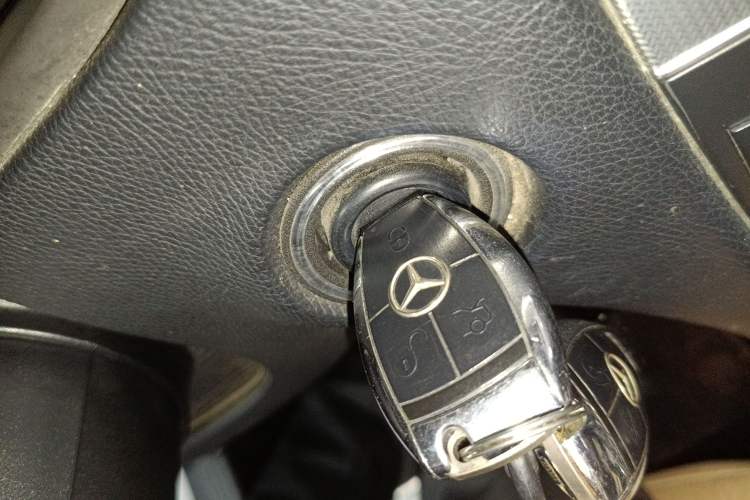 Used Mercedes-Benz CLK-Class 2006 CLK 280 two-door coupe Vehicle Key