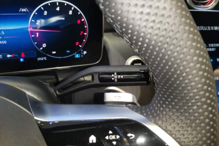 Used Mercedes-Benz GLC 2025 GLC 260 L 4MATIC Luxury Model Gear Lever