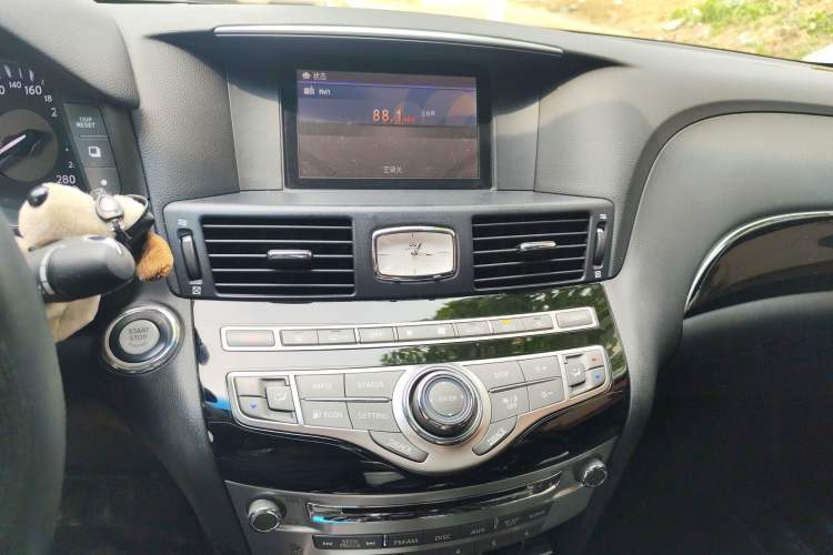 Used Infiniti Q70 2017 Q70L 2.5L Elite Edition Audio And AC Panel