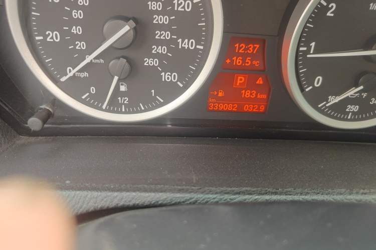 Used BMW X6 2011 xDrive35i Odometer Close Up