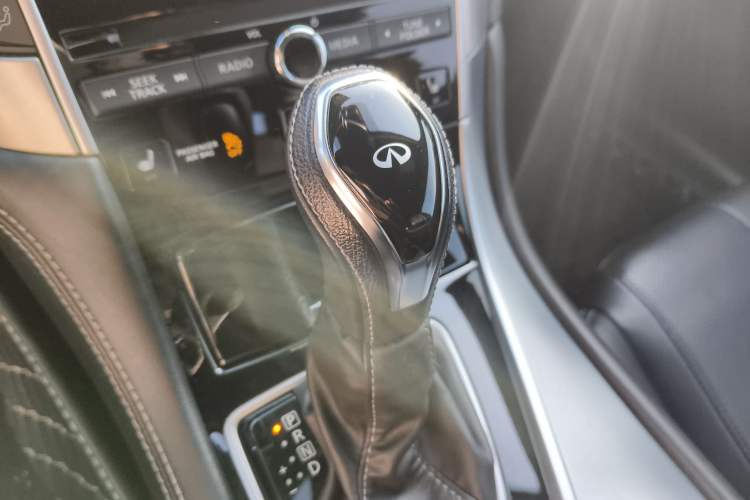 Used Infiniti Q60 2019 2.0T Luxury Edition