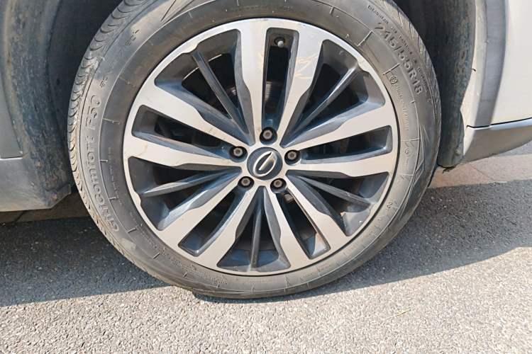 Used GAC Trumpchi GS4 2017 235T Manual Two-Wheel Drive Luxury Edition Right Front Wheel Hub