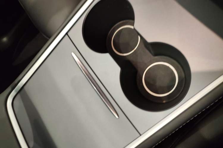 Used Tesla Model Y 2022 Revised Version Long-Range All-Wheel Drive Interior 1