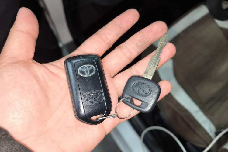 Used Toyota YARiS L Zhi Xuan 2015 1.5E Automatic Charm Edition Vehicle Key