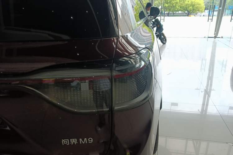 Used Hima AITO M9 2025 Extended-Range Ultra Version 52 kWh 6-Seater Right Rear Taillight