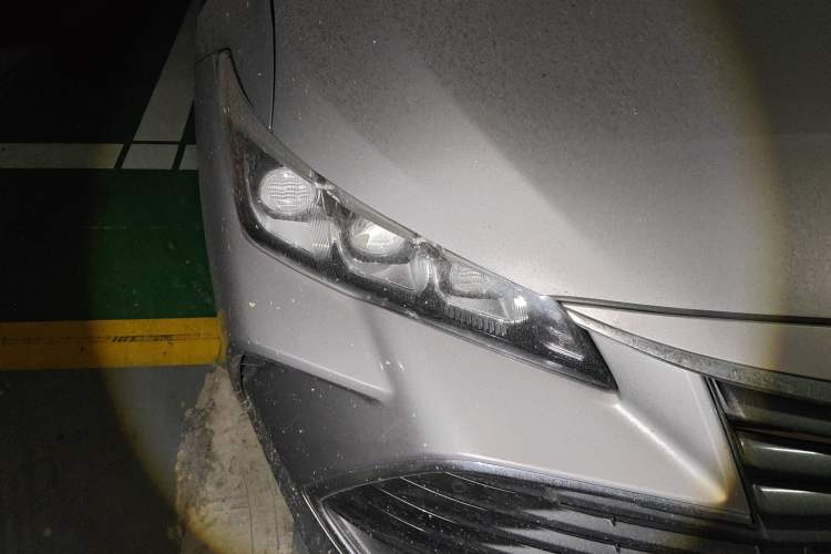 Used Toyota Avalon 2019 2.5L Touring Premium Version China VI Standard Right Front Headlight