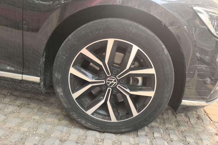 Used Volkswagen Magotan 2020 330TSI DSG Leading Model Right Front Wheel Hub