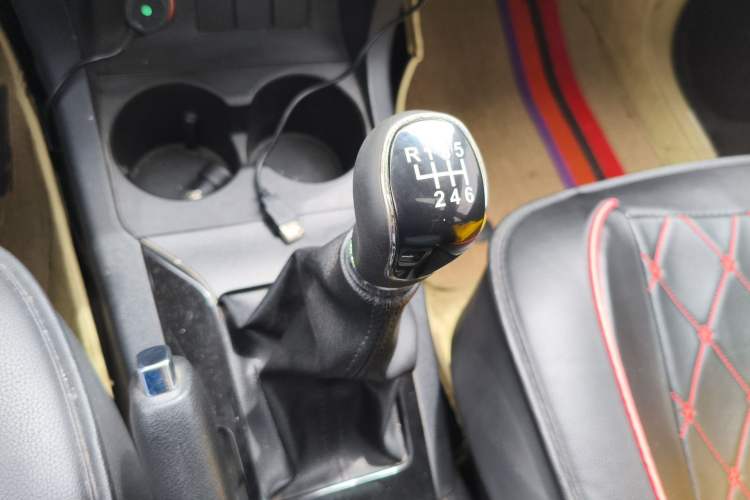 Used Land X5 2013 2.0T Manual Chuanling Edition Gear Lever