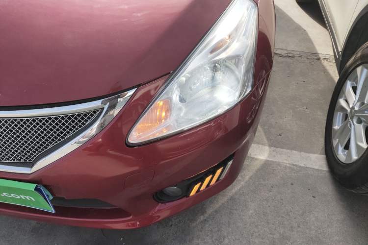 Used Nissan Tiida 2013 1.6L CVT Cool Cafe Edition
